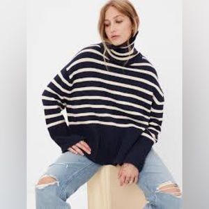 GAP nwot Split-Hem Turtleneck Sweater like toteme